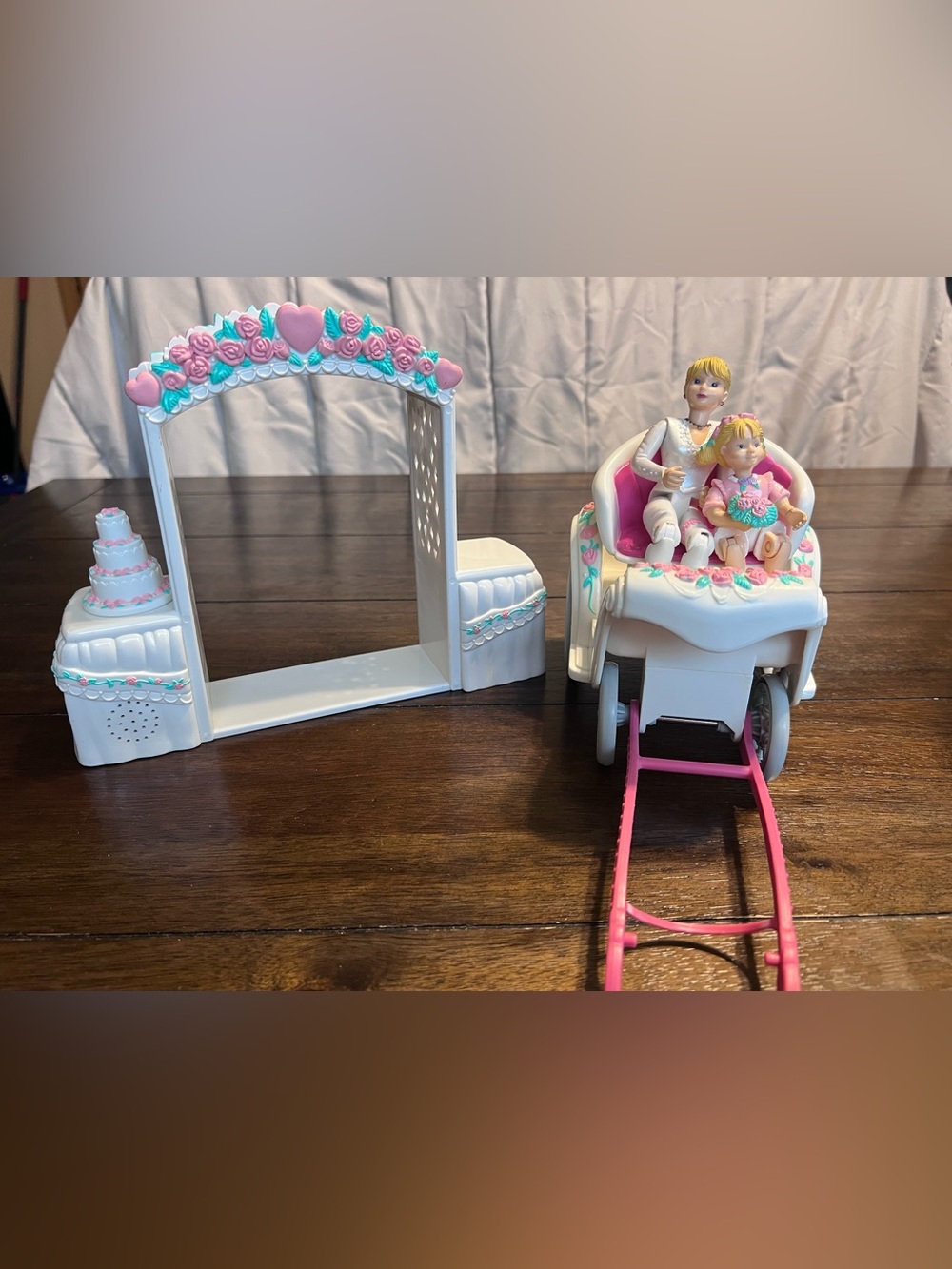 Vintage 1999 Fisher Price Loving Family Wedding Set Carriage Arch Bride Girl